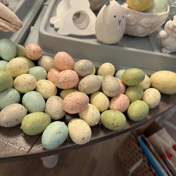 Assorted Easter decorations - Picture 1 of 7